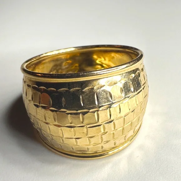 10K Yellow Gold Textured Wide Dome Statement Ring - Sz 7 - Picture 5 of 6